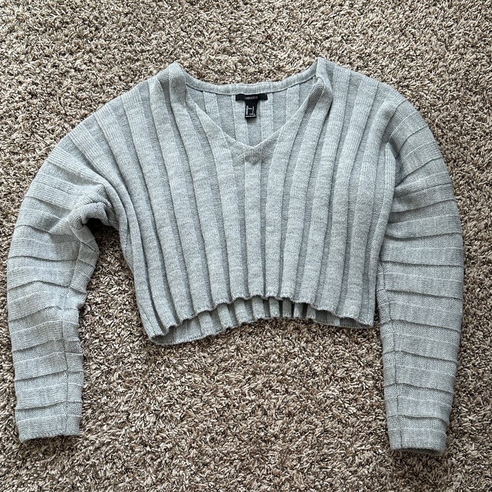 Forever 21 Gray Ribbed V-Neck Crop Top